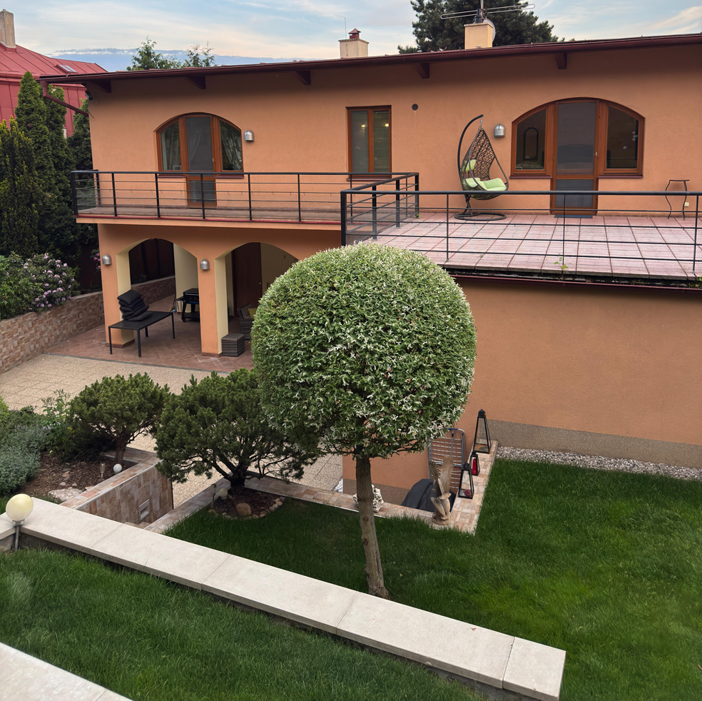 Vila zahrada terasy Vyšehrad Praha luxury villa prag wellness