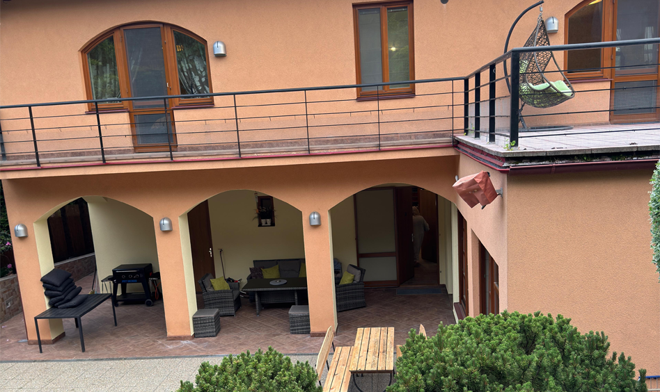 Květiny terasa vila Praha Braník relaxace